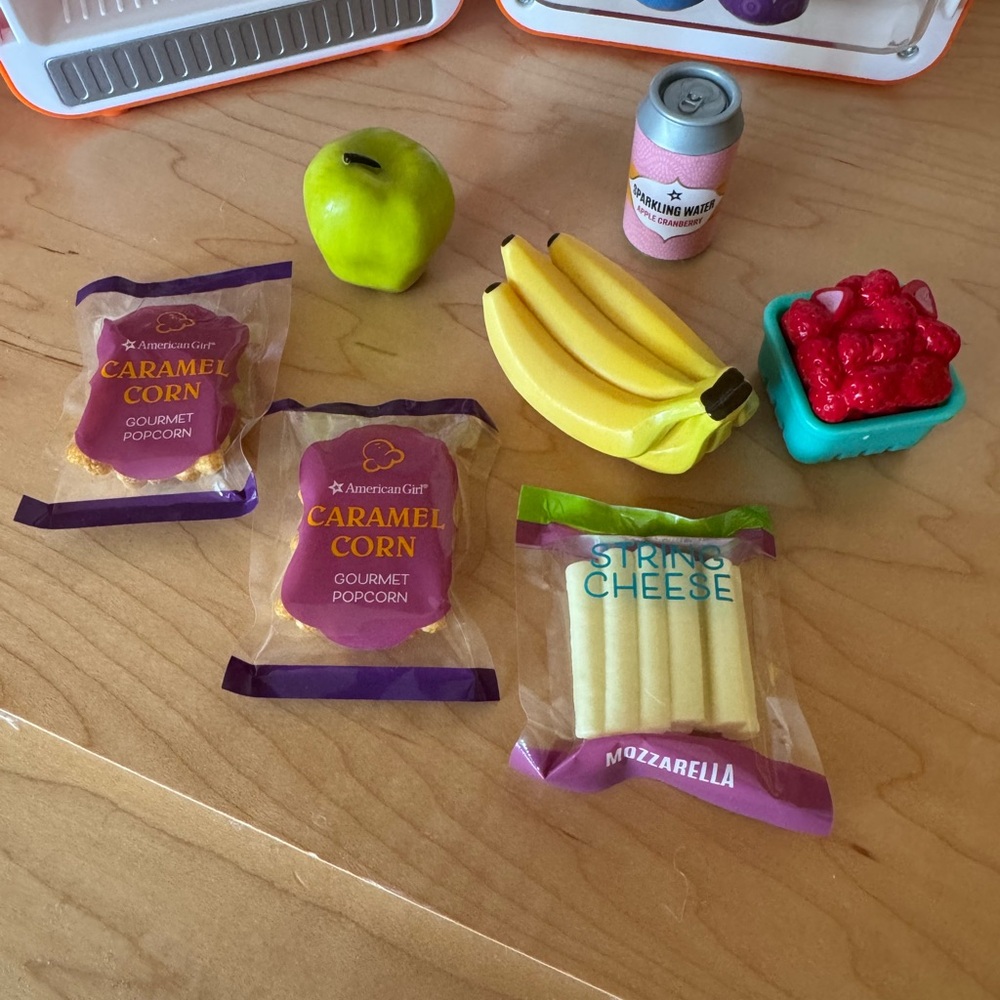 American Girl Doll fridge and Pac Man lunch box and contents - Picture 5 of 11